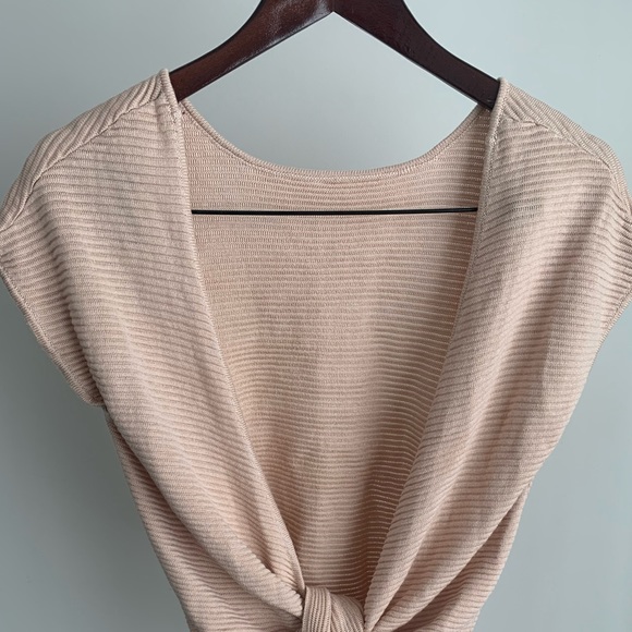 DYNAMITE Backless Top - Picture 5 of 8